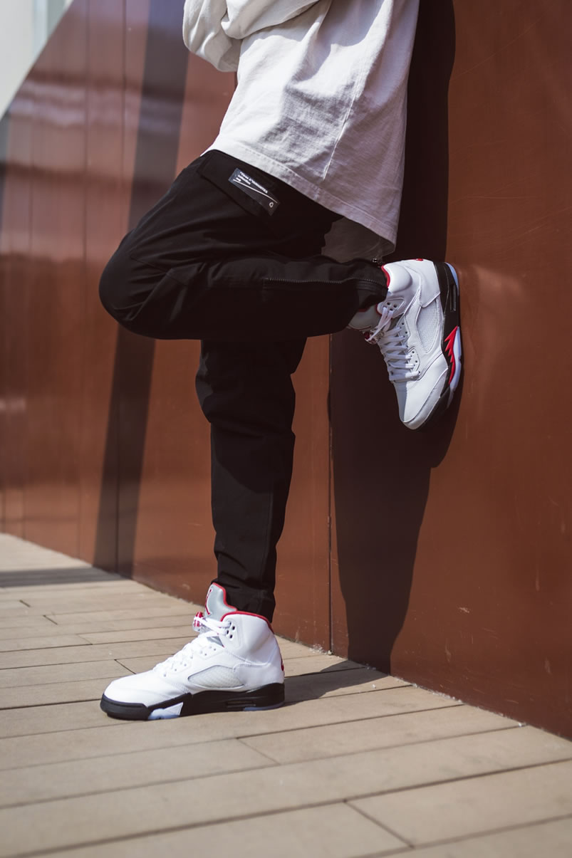 Air Jordan 5 Fire Red 3m 2020 Silver Tongue Da1911 102 On Feet (2) - www.newkick.org Air Jordan 5 Fire Red 3m 2020 Silver Tongue Da1911 102 On Feet (2) - www.newkick.org