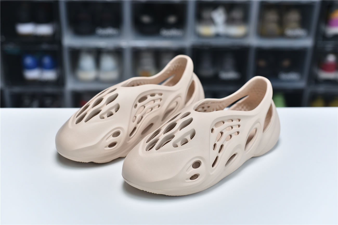 Adidas Yeezy Crocs Clog Foam Runner Colors Beige (1) - www.newkick.org