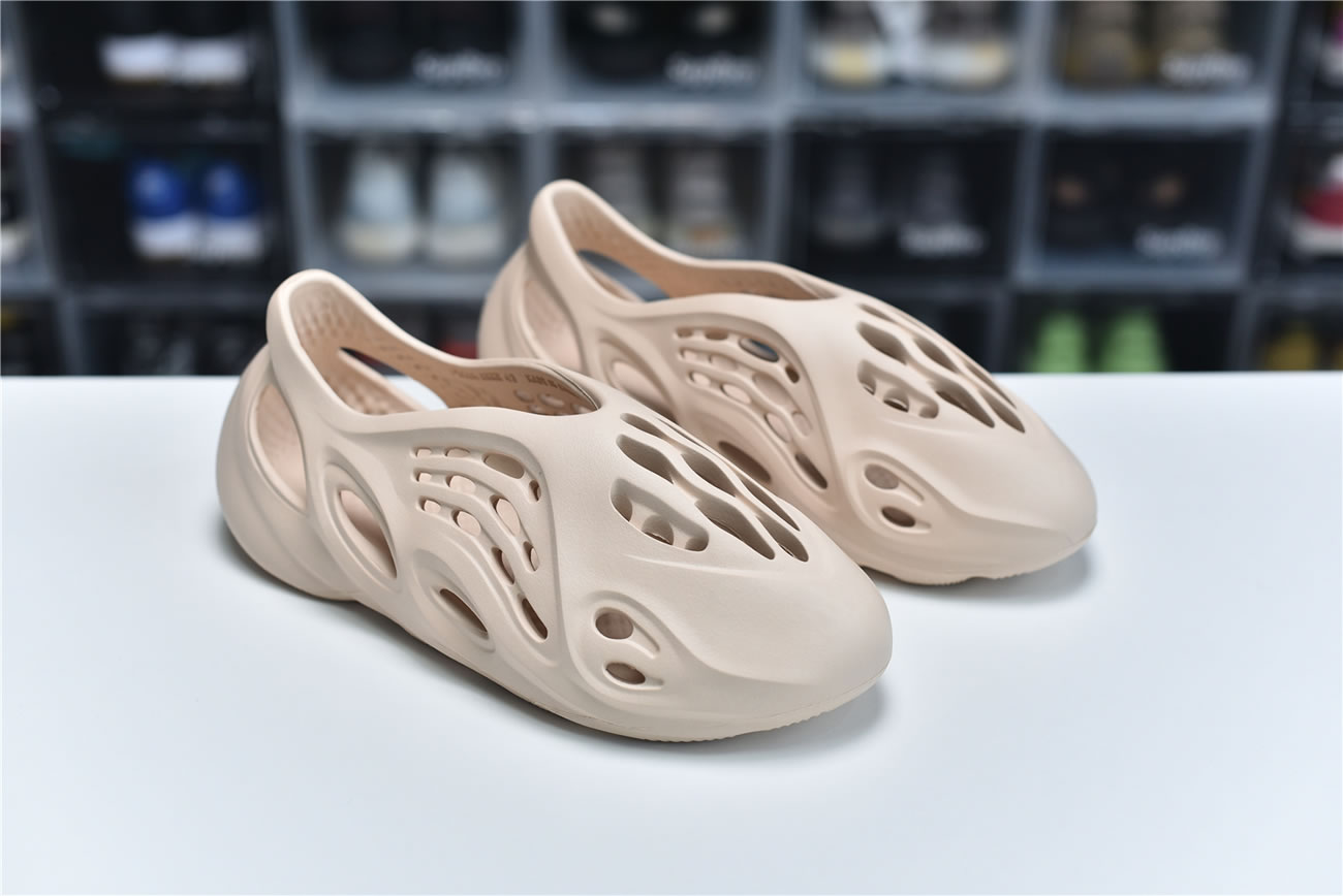 Adidas Yeezy Crocs Clog Foam Runner Colors Beige (2) - www.newkick.org