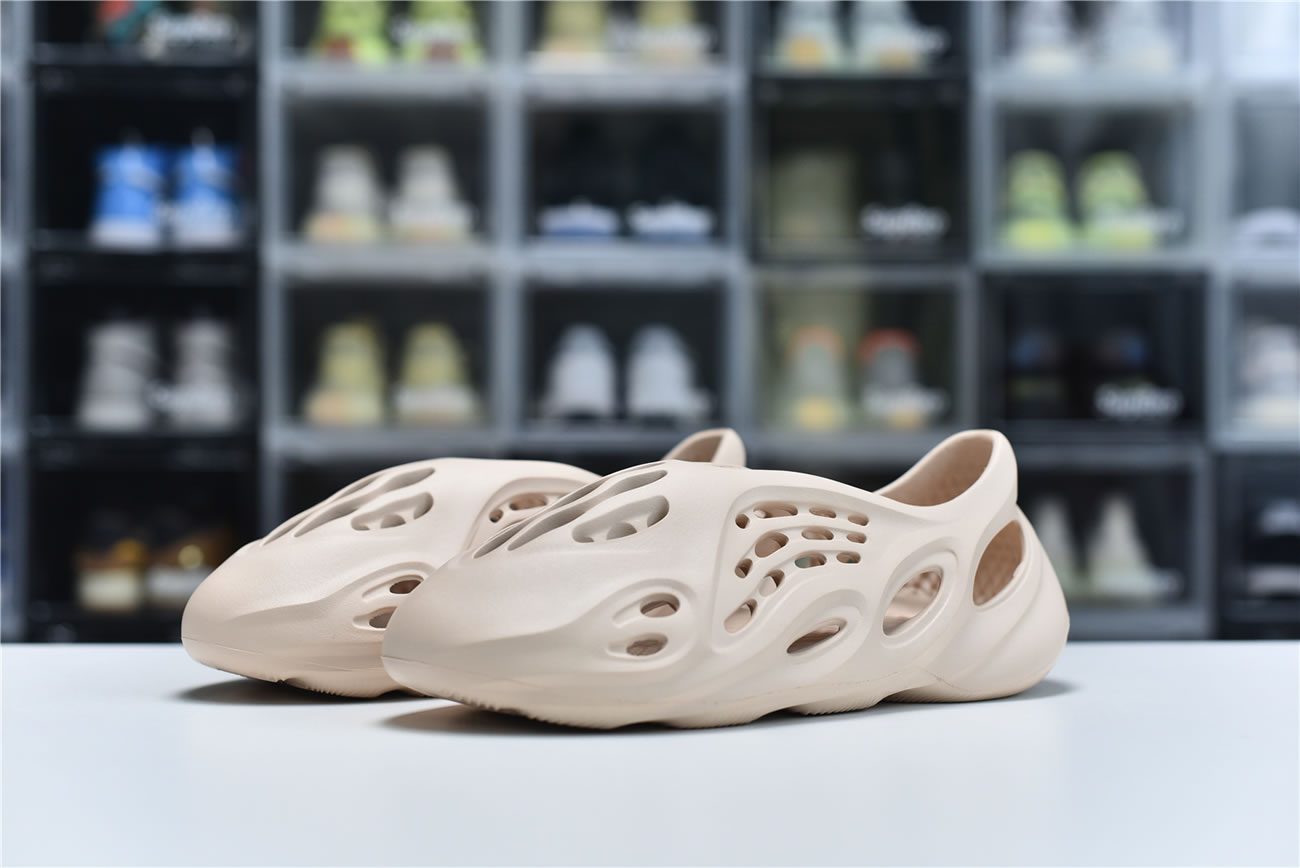 Adidas Yeezy Crocs Clog Foam Runner Colors Beige (3) - www.newkick.org