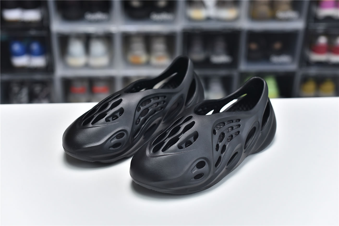 Adidas Yeezy Crocs Clog Foam Runner Colors Black (1) - www.newkick.org