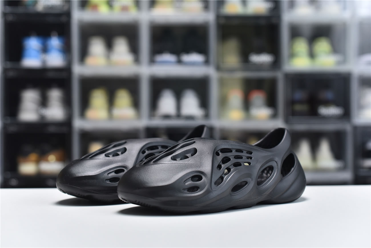 Adidas Yeezy Crocs Clog Foam Runner Colors Black (3) - www.newkick.org