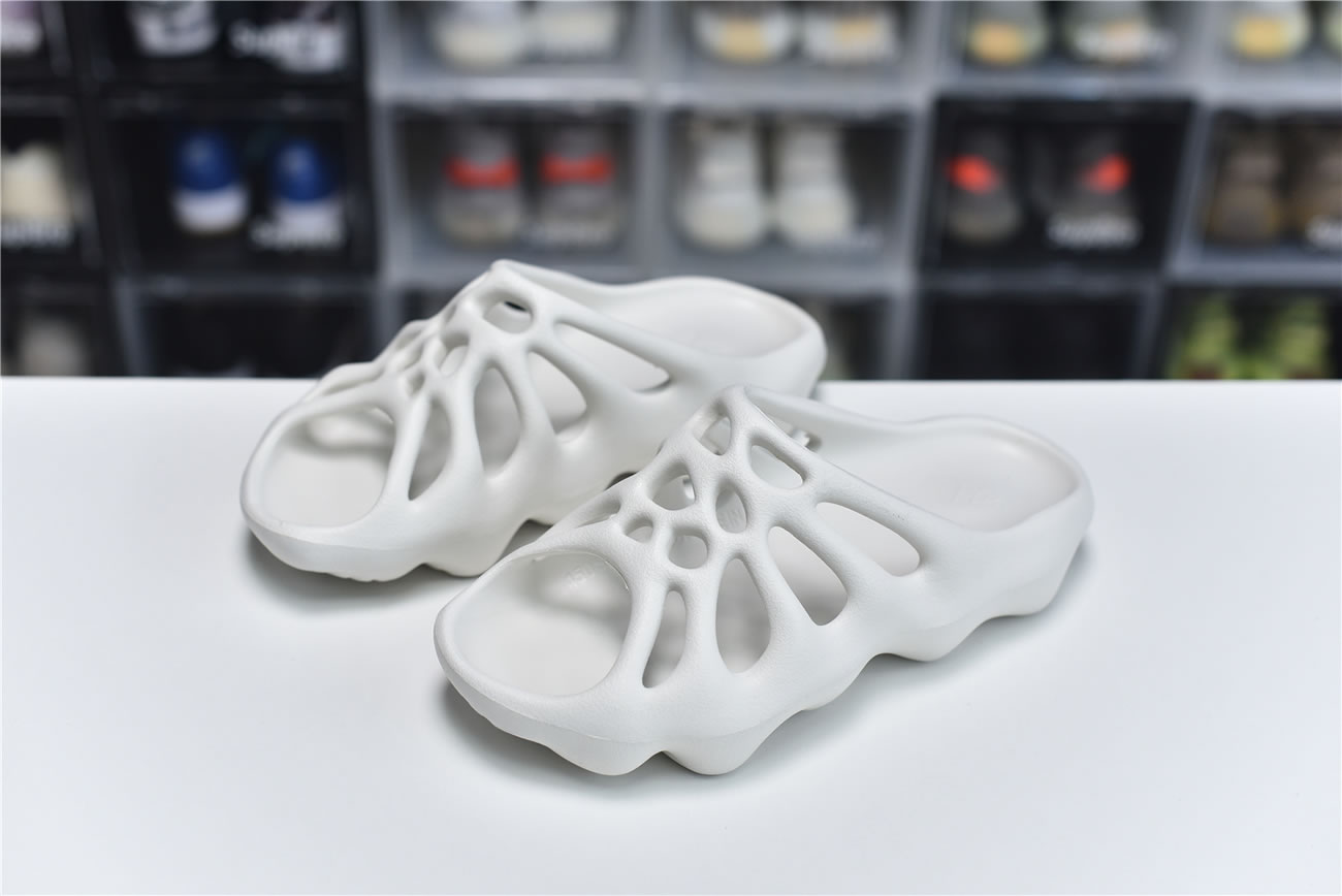 Adidas Yeezy Crocs Clog Slipper White (1) - www.newkick.org