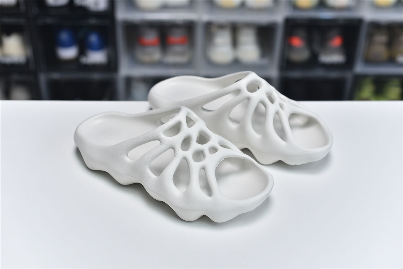 Adidas Yeezy Crocs Clog Slipper White (2) - www.newkick.org