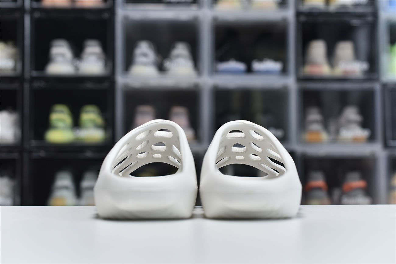 Adidas Yeezy Crocs Clog Slipper White (5) - www.newkick.org