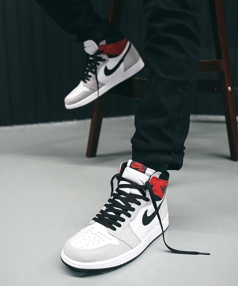 Air Jordan 1 Retro High Light Smoke Grey 2020 On Feet 555088 126 (1) - www.newkick.org