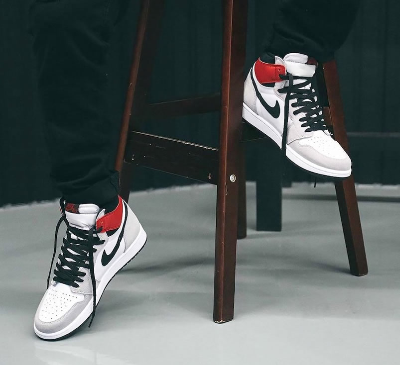 Air Jordan 1 Retro High Light Smoke Grey 2020 On Feet 555088 126 (2) - www.newkick.org