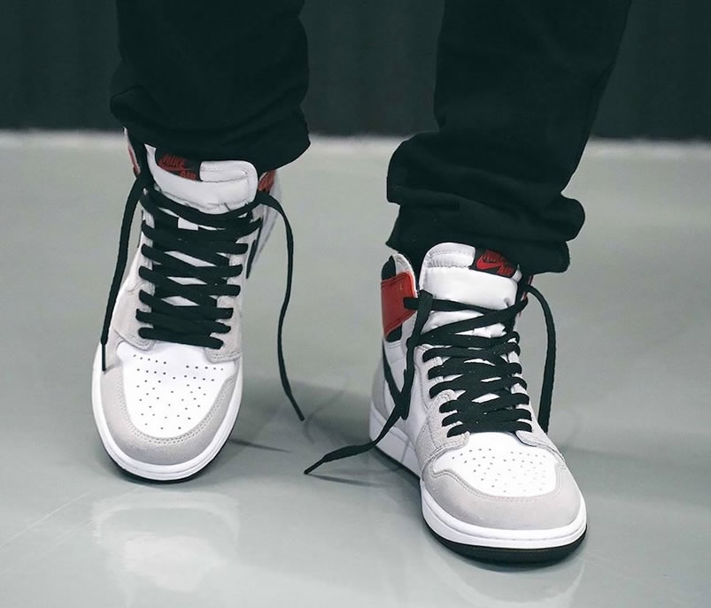 Air Jordan 1 Retro High Light Smoke Grey 2020 On Feet 555088 126 (3) - www.newkick.org