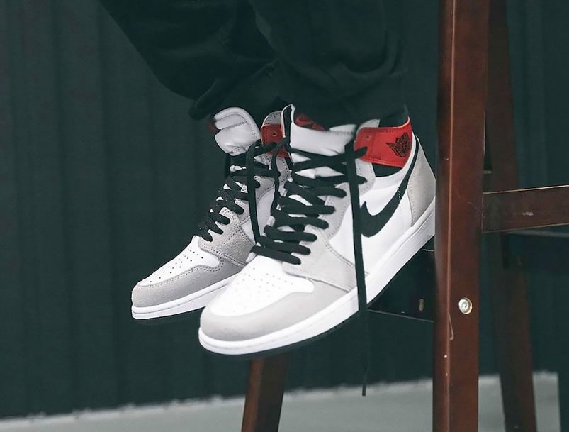 Air Jordan 1 Retro High Light Smoke Grey 2020 On Feet 555088 126 (4) - www.newkick.org