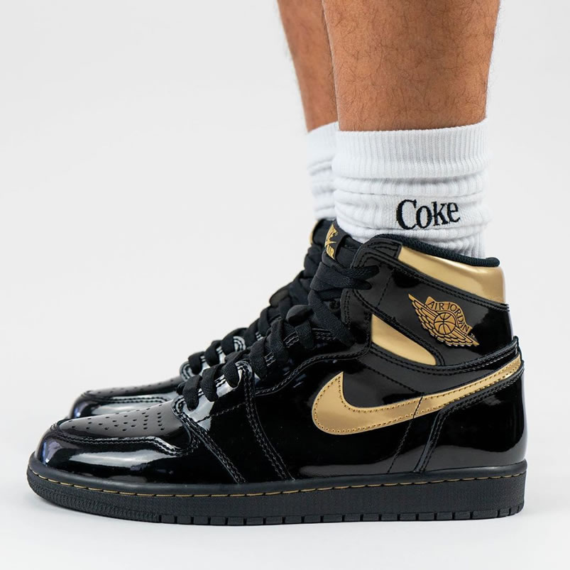 Air Jordan 1 High Og Black Gold Patent Leather New Release Date 555088 032 (1) - www.newkick.org Air Jordan 1 High Og Black Gold Patent Leather New Release Date 555088 032 (1) - www.newkick.org