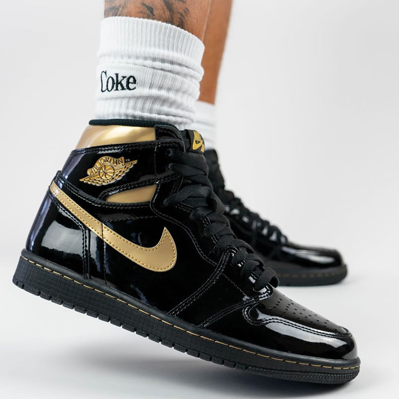 Air Jordan 1 High Og Black Gold Patent Leather New Release Date 555088 032 (6) - www.newkick.org Air Jordan 1 High Og Black Gold Patent Leather New Release Date 555088 032 (6) - www.newkick.org