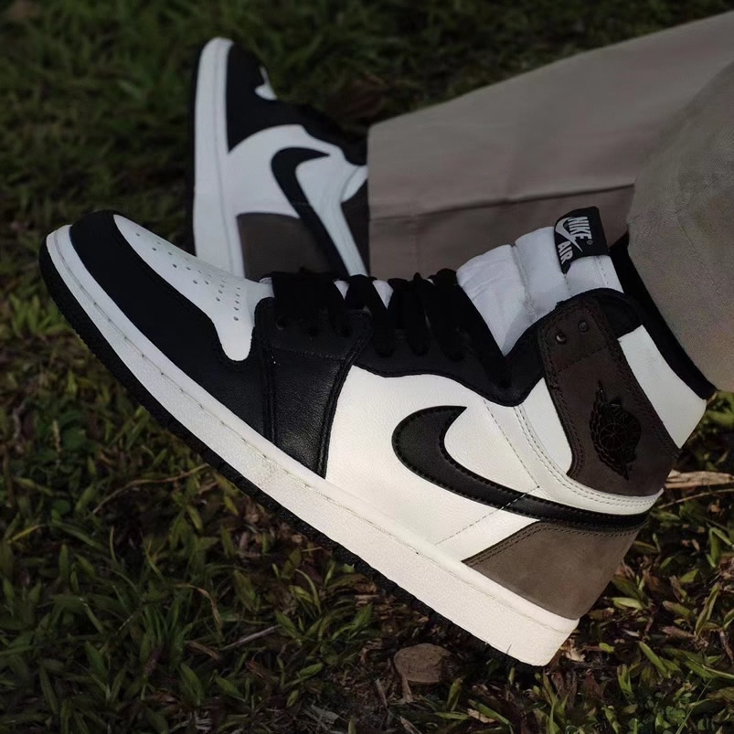 Air Jordan 1 Retro High Dark Mocha On Feet Release Date 555088 105 (1) - www.newkick.org Air Jordan 1 Retro High Dark Mocha On Feet Release Date 555088 105 (1) - www.newkick.org