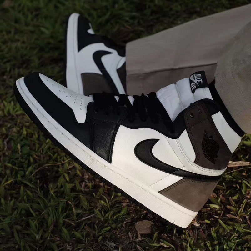 Air Jordan 1 Retro High Dark Mocha On Feet Release Date 555088 105 (1) - www.newkick.org Air Jordan 1 Retro High Dark Mocha On Feet Release Date 555088 105 (1) - www.newkick.org
