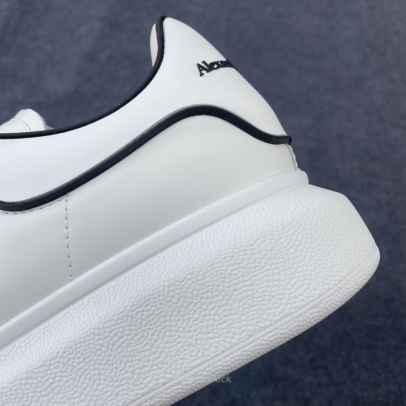 Alexander Mcqueen Oversized Sneaker White Black 625156 Whxmt 9074 (4) - www.newkick.org Alexander Mcqueen Oversized Sneaker White Black 625156 Whxmt 9074 (4) - www.newkick.org