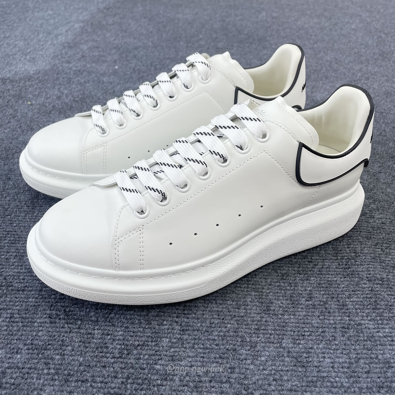 Alexander Mcqueen Oversized Sneaker White Black 625156 Whxmt 9074 (6) - www.newkick.org Alexander Mcqueen Oversized Sneaker White Black 625156 Whxmt 9074 (6) - www.newkick.org