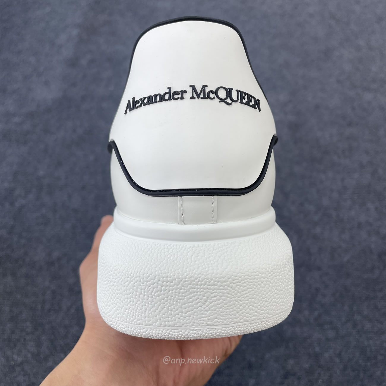 Alexander Mcqueen Oversized Sneaker White Black 625156 Whxmt 9074 (7) - www.newkick.org Alexander Mcqueen Oversized Sneaker White Black 625156 Whxmt 9074 (7) - www.newkick.org