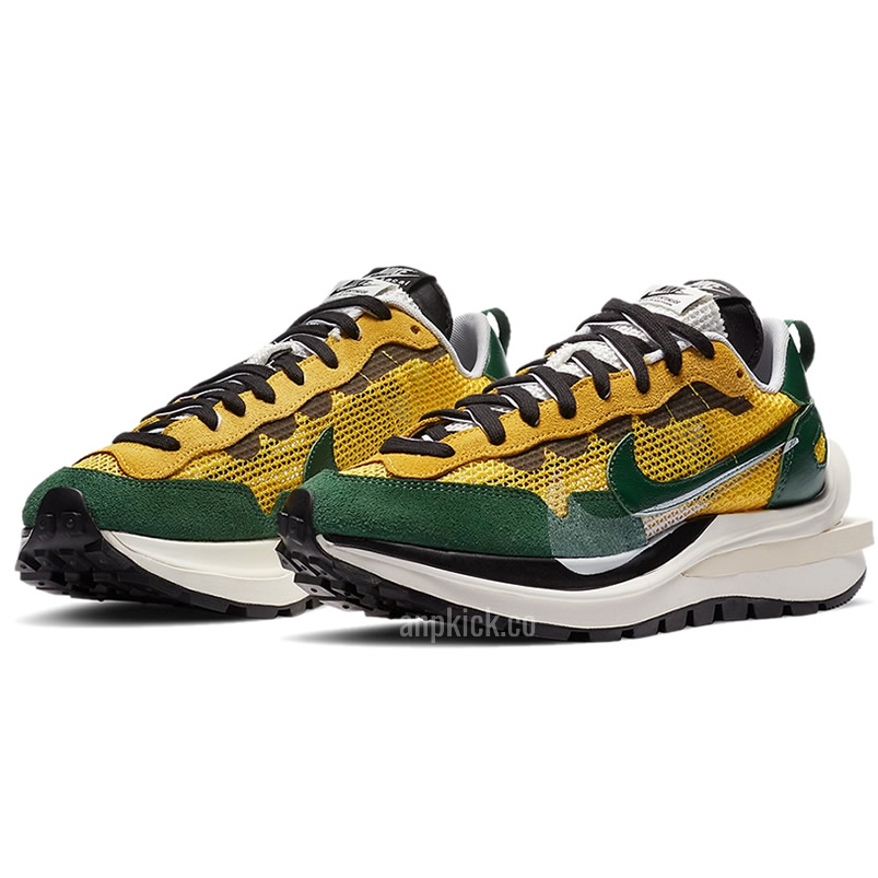 Sacai Nike Vaporwaffle Tour Yellow Stadium Green Sail Cv1363 700 (3) - www.newkick.org