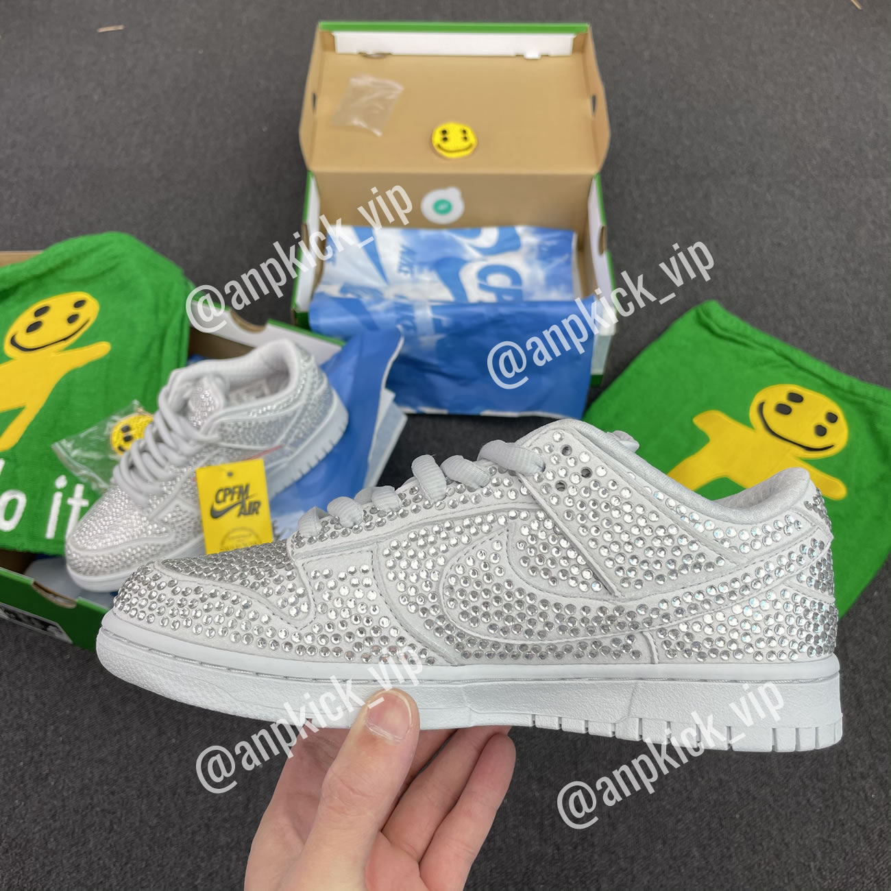 Anpkick Nike Dunk Low Cactus Plant Flea Market Swarovski Crystals Cz2670 001 (4) - www.newkick.org Anpkick Nike Dunk Low Cactus Plant Flea Market Swarovski Crystals Cz2670 001 (4) - www.newkick.org