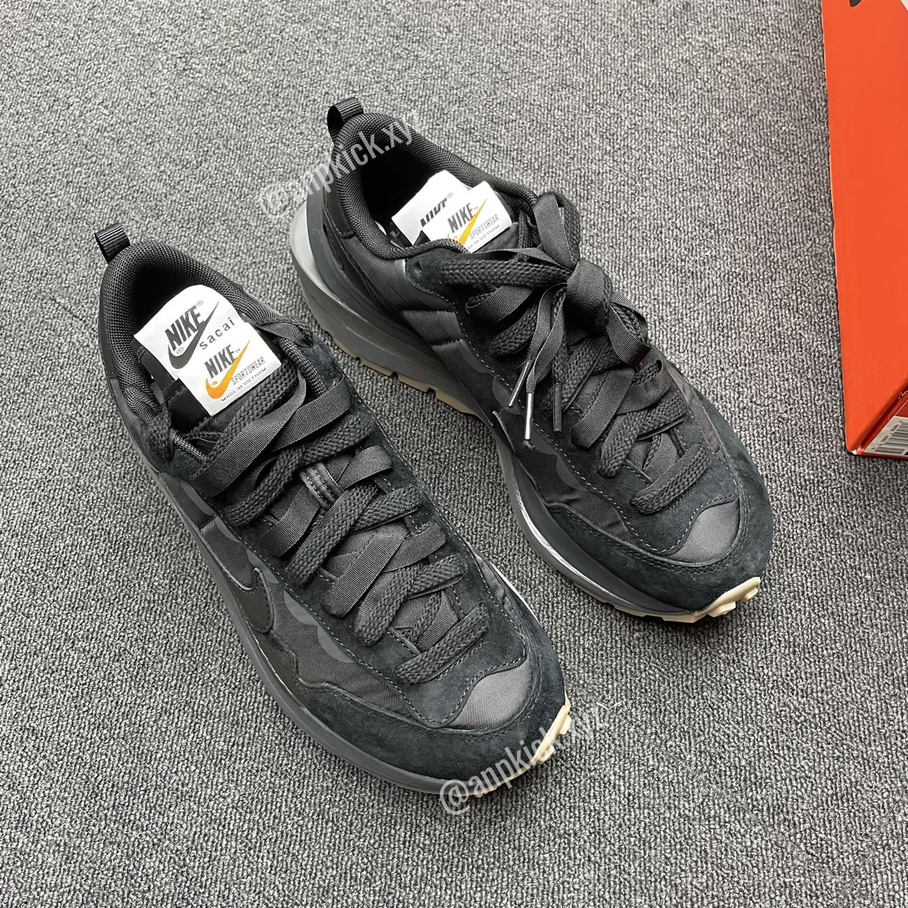 Anpkick Sacai Nike Vaporwaffle Black Gum Dd1875 001 (3) - www.newkick.org