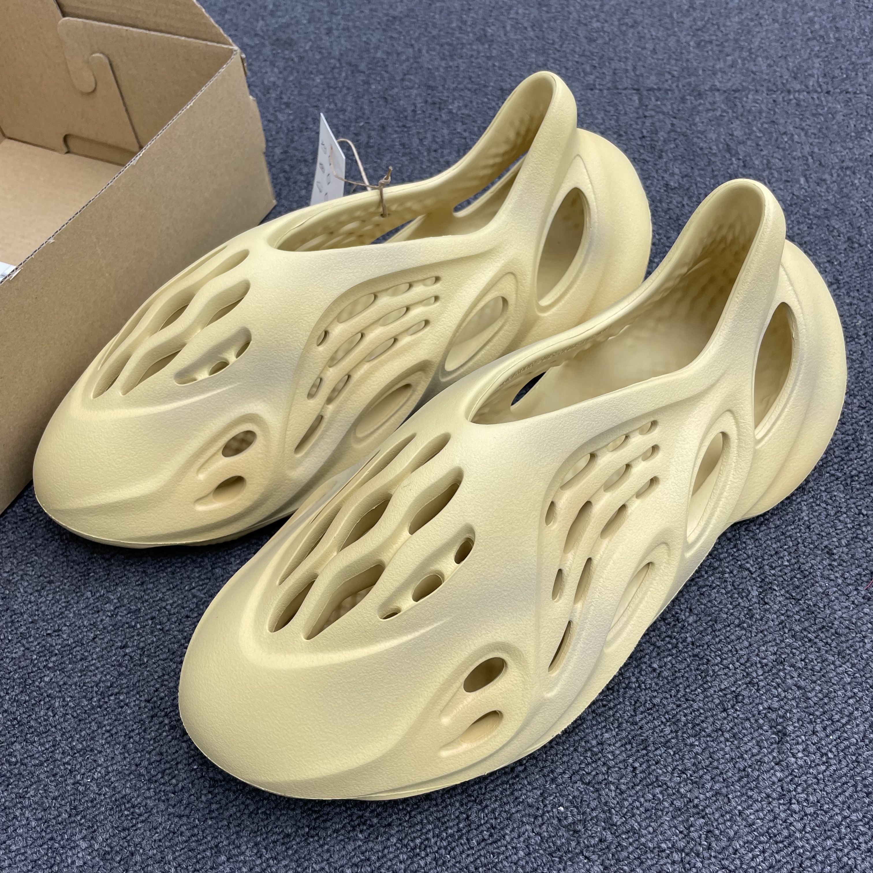 Adidas Yeezy Foam Runner Deaan Gv6843 (22) - www.newkick.org