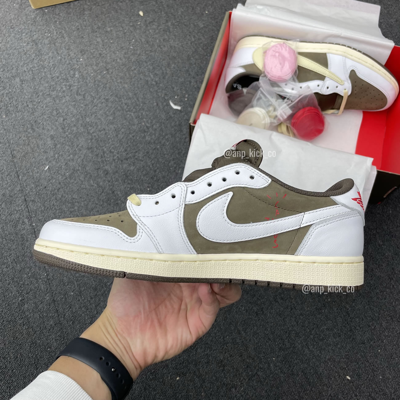 Travis Scott Air Jordan 1 Low White Brown Anpkick Custom Making (1) - www.newkick.org
