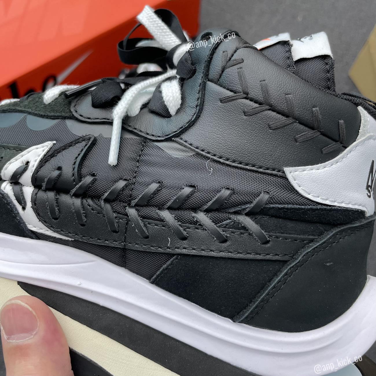Sacai Nike Vaporwaffle Jean Paul Gaultier Black White Anpkick Dh9186 001 (3) - www.newkick.org