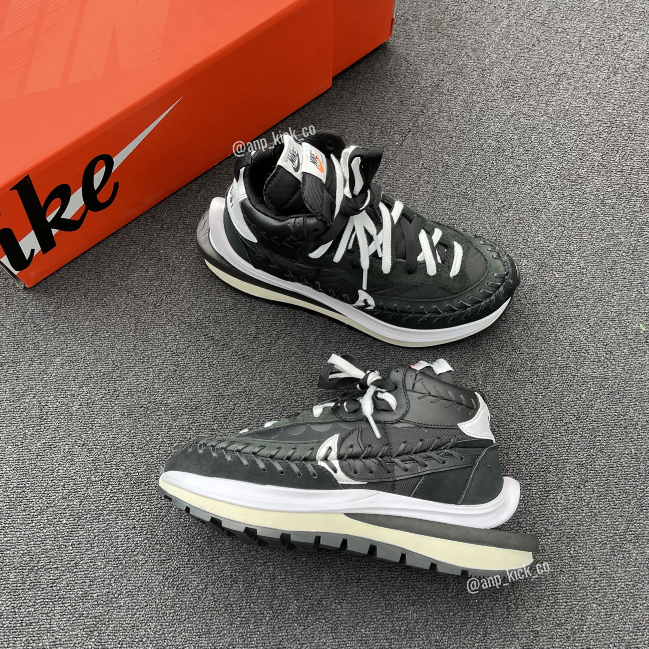 Sacai Nike Vaporwaffle Jean Paul Gaultier Black White Anpkick Dh9186 001 (7) - www.newkick.org
