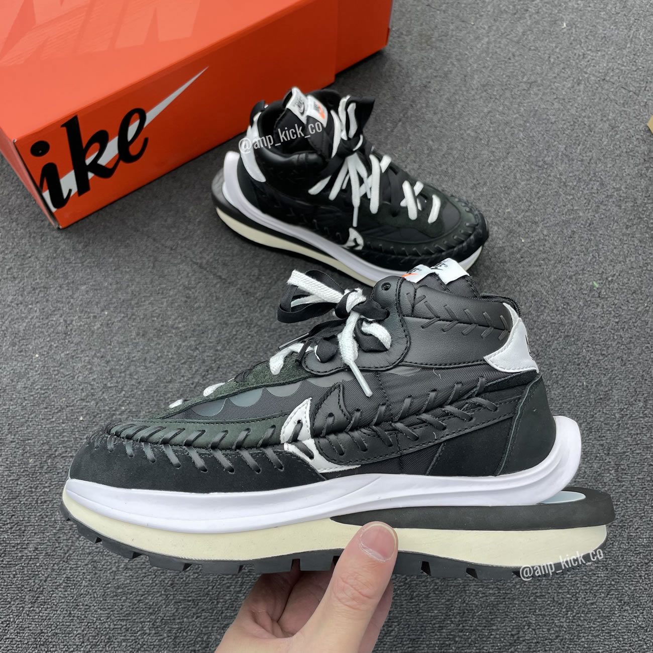 Sacai Nike Vaporwaffle Jean Paul Gaultier Black White Anpkick Dh9186 001 (1) - www.newkick.org