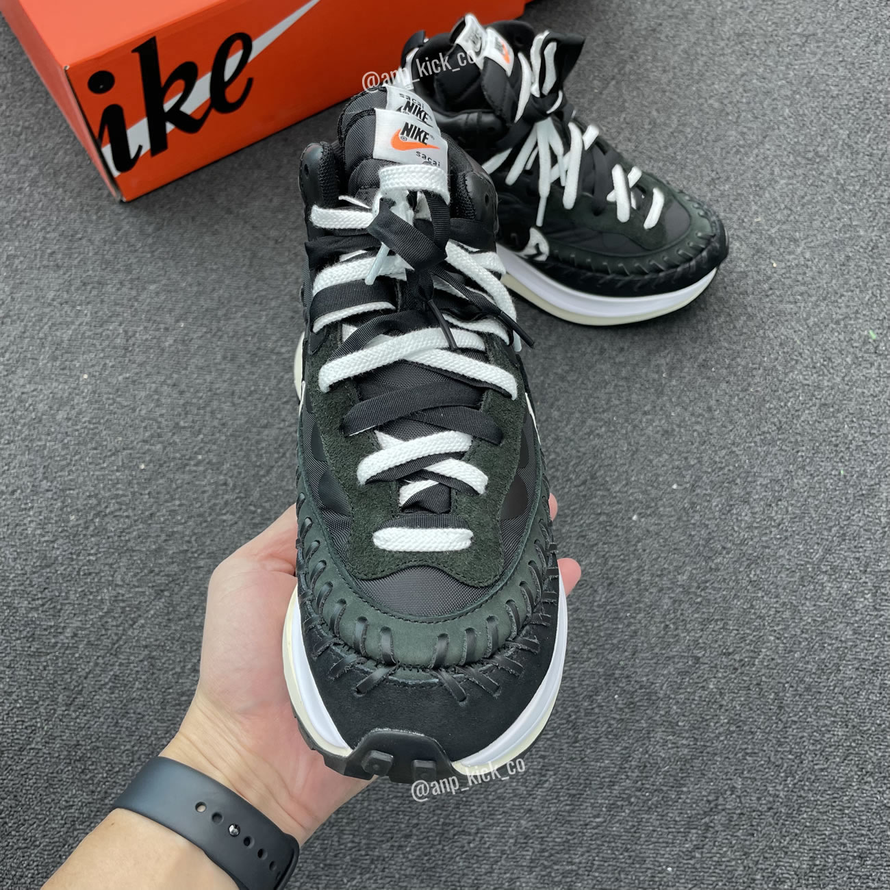 Sacai Nike Vaporwaffle Jean Paul Gaultier Black White Anpkick Dh9186 001 (6) - www.newkick.org