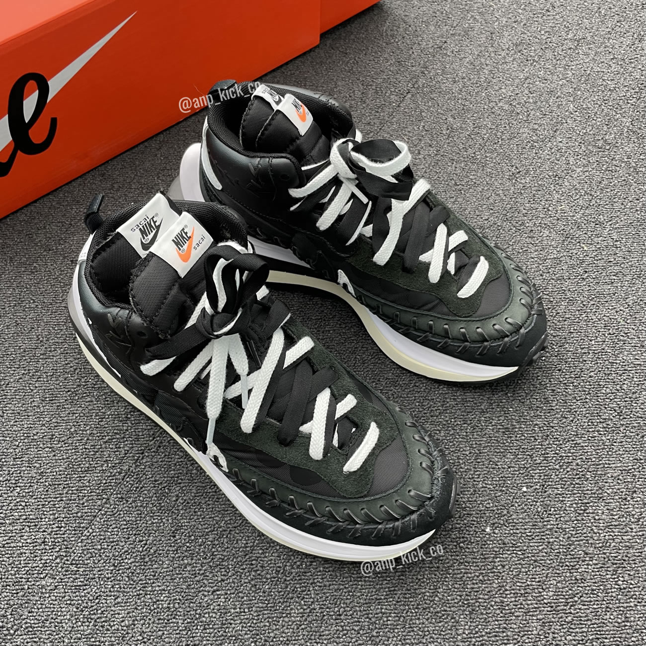 Sacai Nike Vaporwaffle Jean Paul Gaultier Black White Anpkick Dh9186 001 (8) - www.newkick.org