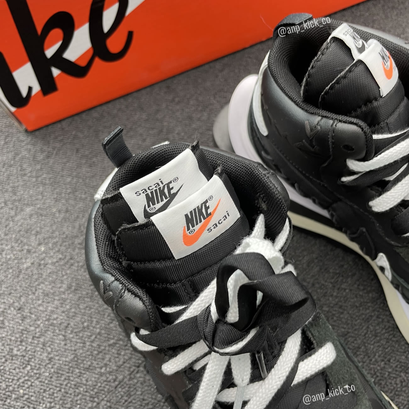 Sacai Nike Vaporwaffle Jean Paul Gaultier Black White Anpkick Dh9186 001 (9) - www.newkick.org