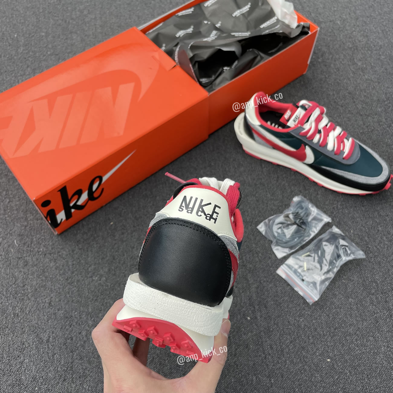 Sacai Undercover Nike Ldwaffle Midnight Spruce University Red Anpkick Dj4877 300 (2) - www.newkick.org Sacai Undercover Nike Ldwaffle Midnight Spruce University Red Anpkick Dj4877 300 (2) - www.newkick.org