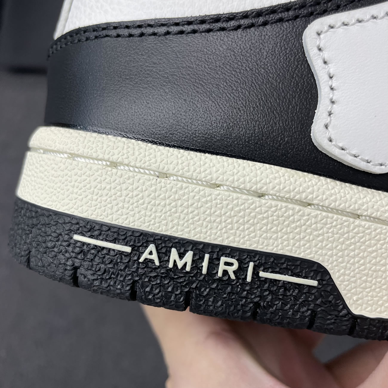 A M I R I Skel Top Low Leather Sneakers Black White Anpkick Mfs003 000 (7) - www.newkick.org