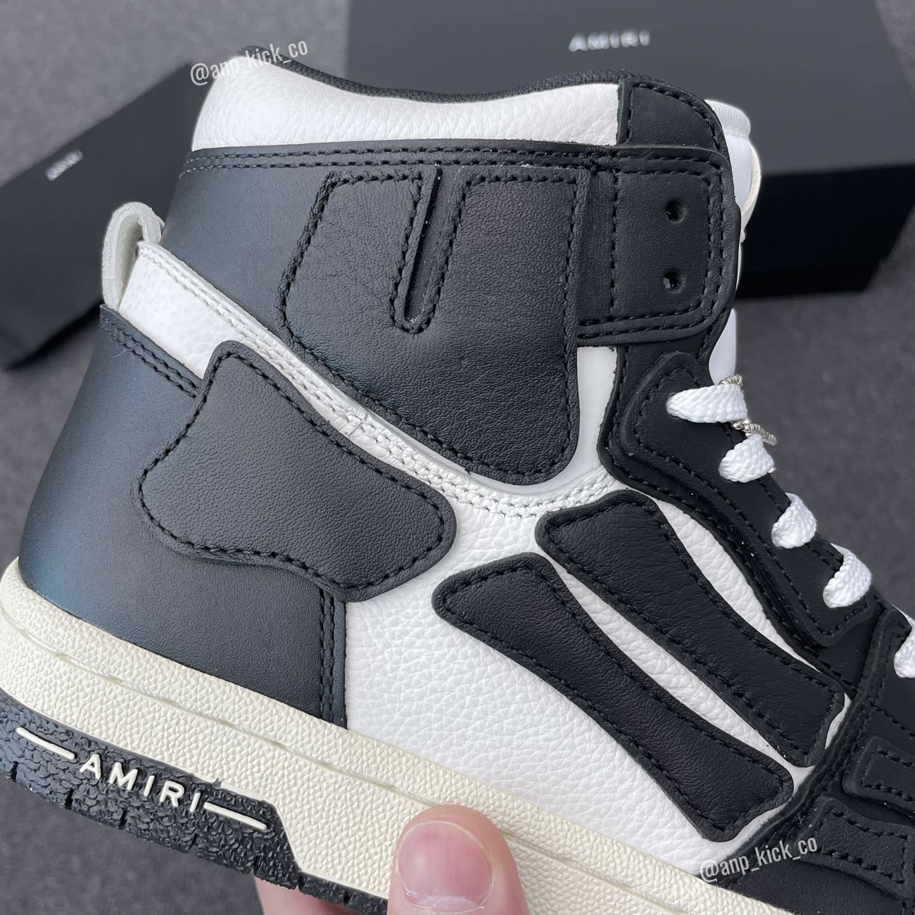 A M I R I Skel Top High Leather Sneakers Black White Anpkick Mfs002 004 (2) - www.newkick.org A M I R I Skel Top High Leather Sneakers Black White Anpkick Mfs002 004 (2) - www.newkick.org