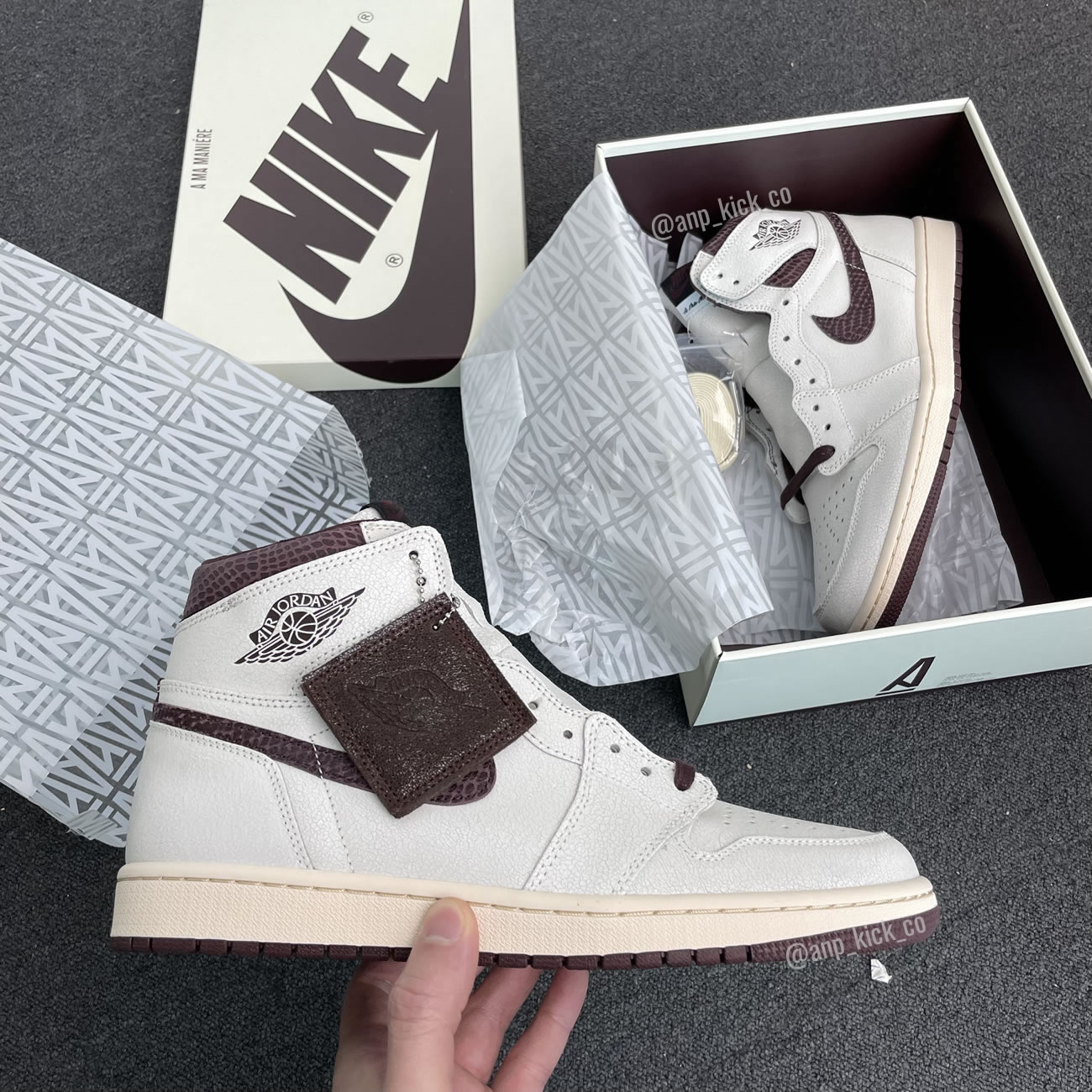 A Ma Maniere Air Jordan 1 High Og Sail And Burgundy Anpkick Do7097 100 (1) - www.newkick.org A Ma Maniere Air Jordan 1 High Og Sail And Burgundy Anpkick Do7097 100 (1) - www.newkick.org