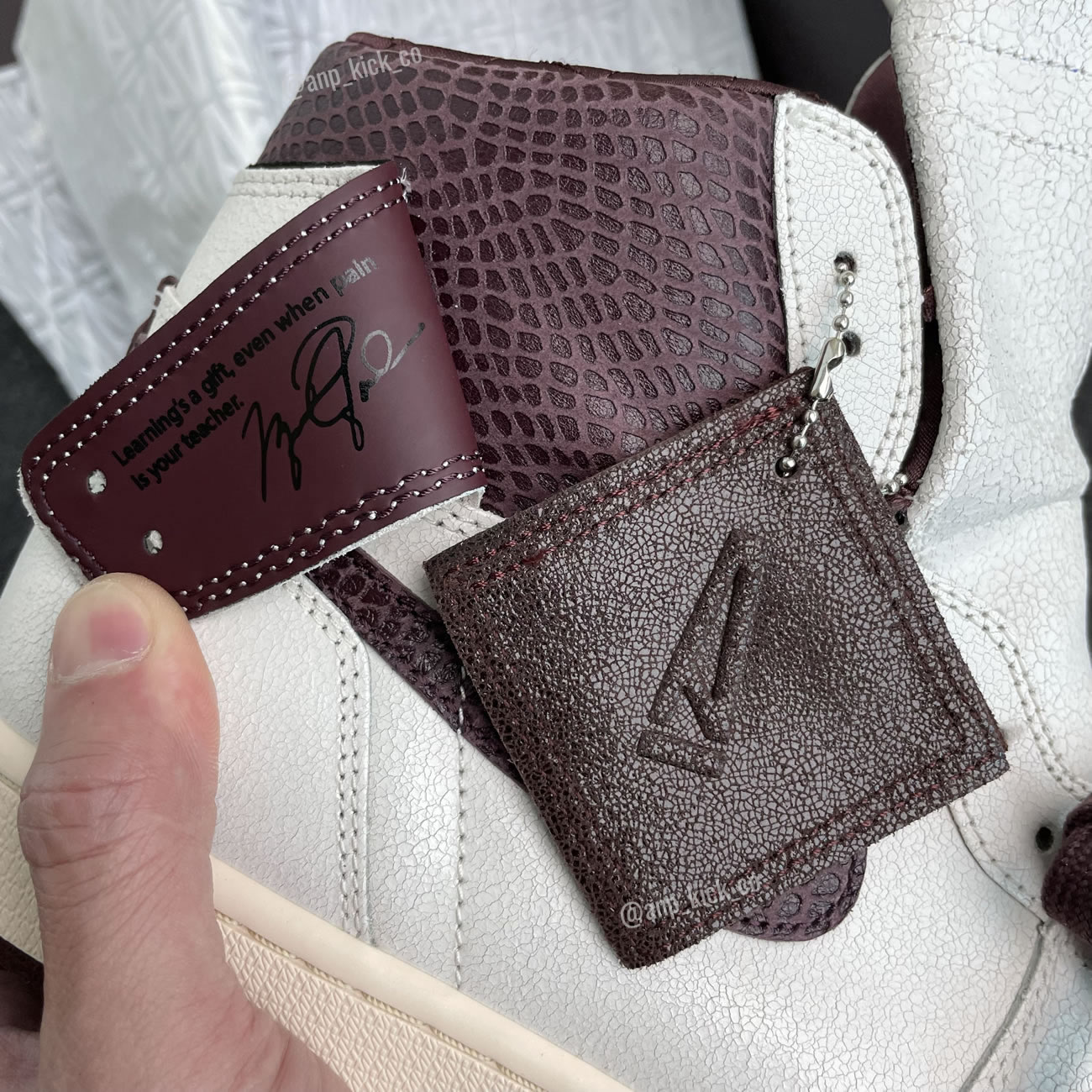 A Ma Maniere Air Jordan 1 High Og Sail And Burgundy Anpkick Do7097 100 (11) - www.newkick.org A Ma Maniere Air Jordan 1 High Og Sail And Burgundy Anpkick Do7097 100 (11) - www.newkick.org