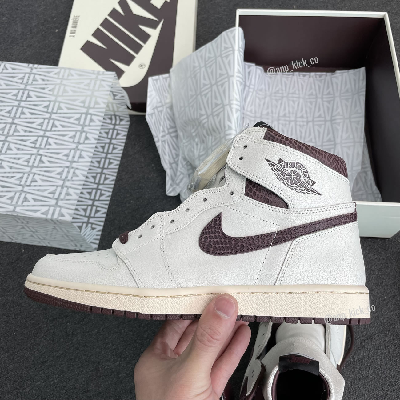 A Ma Maniere Air Jordan 1 High Og Sail And Burgundy Anpkick Do7097 100 (2) - www.newkick.org A Ma Maniere Air Jordan 1 High Og Sail And Burgundy Anpkick Do7097 100 (2) - www.newkick.org