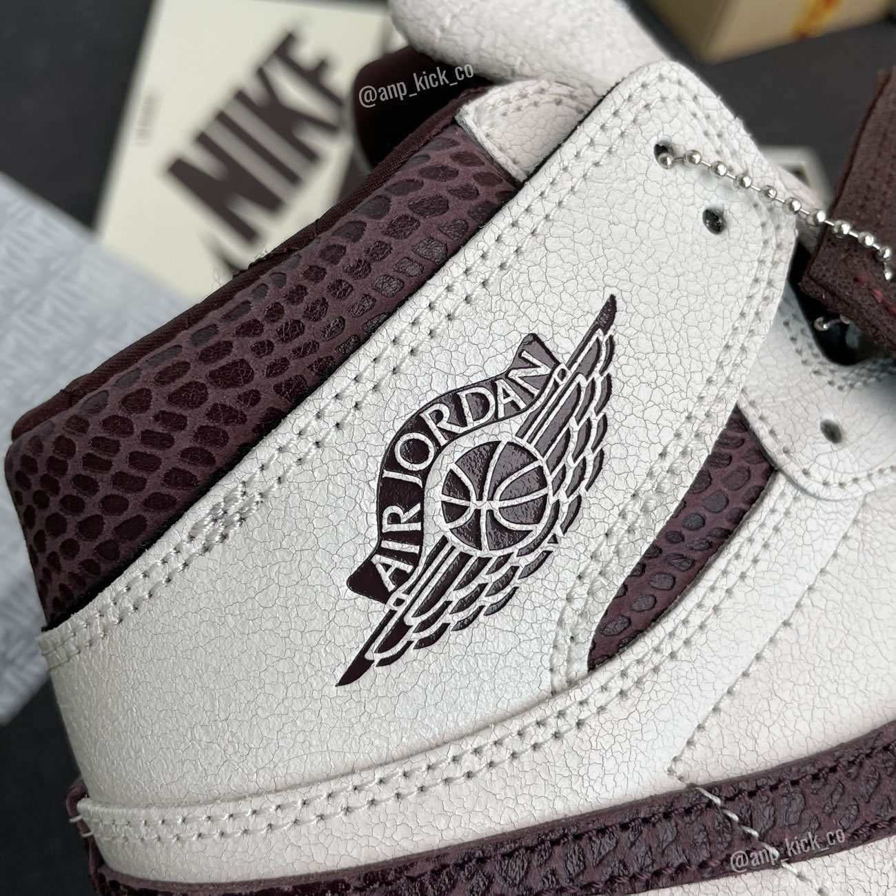 A Ma Maniere Air Jordan 1 High Og Sail And Burgundy Anpkick Do7097 100 (8) - www.newkick.org A Ma Maniere Air Jordan 1 High Og Sail And Burgundy Anpkick Do7097 100 (8) - www.newkick.org