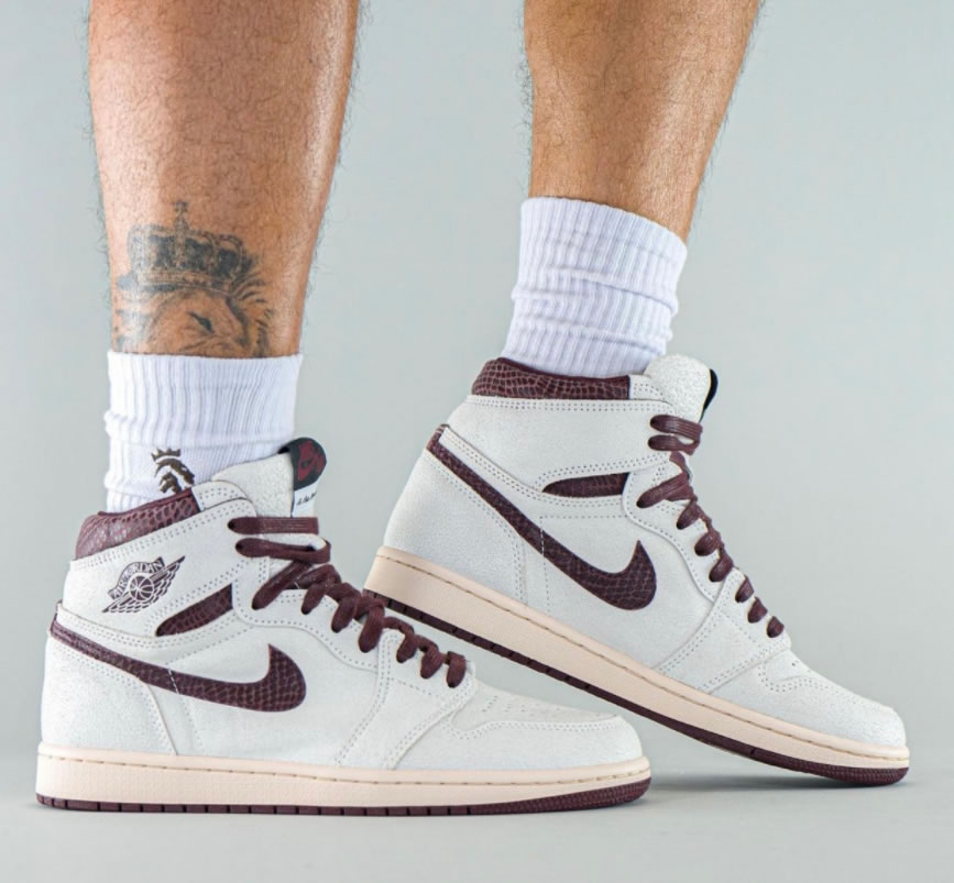 A Ma Maniere Air Jordan 1 High Og Sail And Burgundy Do7097 100 On Feet (3) - www.newkick.org A Ma Maniere Air Jordan 1 High Og Sail And Burgundy Do7097 100 On Feet (3) - www.newkick.org