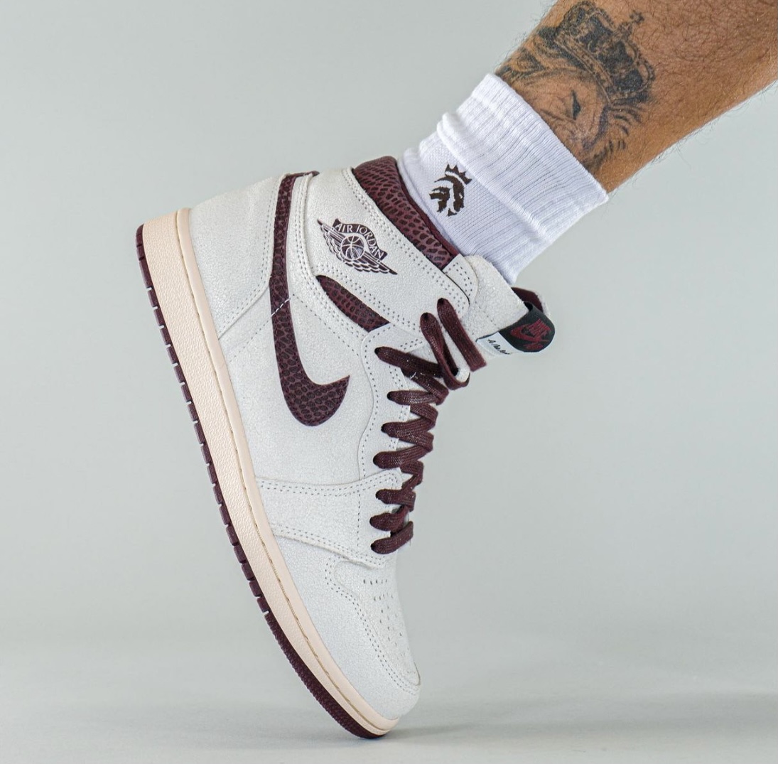 A Ma Maniere Air Jordan 1 High Og Sail And Burgundy Do7097 100 On Feet (5) - www.newkick.org A Ma Maniere Air Jordan 1 High Og Sail And Burgundy Do7097 100 On Feet (5) - www.newkick.org