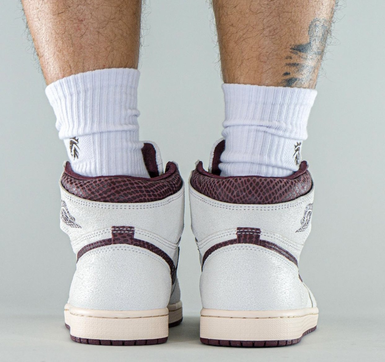 A Ma Maniere Air Jordan 1 High Og Sail And Burgundy Do7097 100 On Feet (6) - www.newkick.org A Ma Maniere Air Jordan 1 High Og Sail And Burgundy Do7097 100 On Feet (6) - www.newkick.org