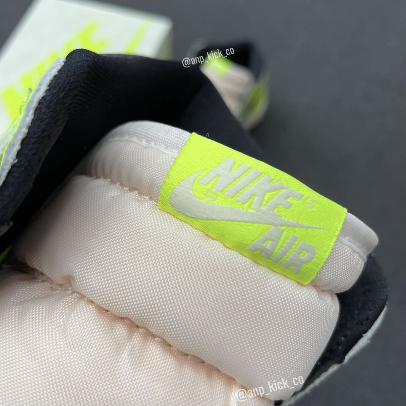Air Jordan 1 Retro High Og Anpkick Volt Black Sail 555088 702 (5) - www.newkick.org Air Jordan 1 Retro High Og Anpkick Volt Black Sail 555088 702 (5) - www.newkick.org