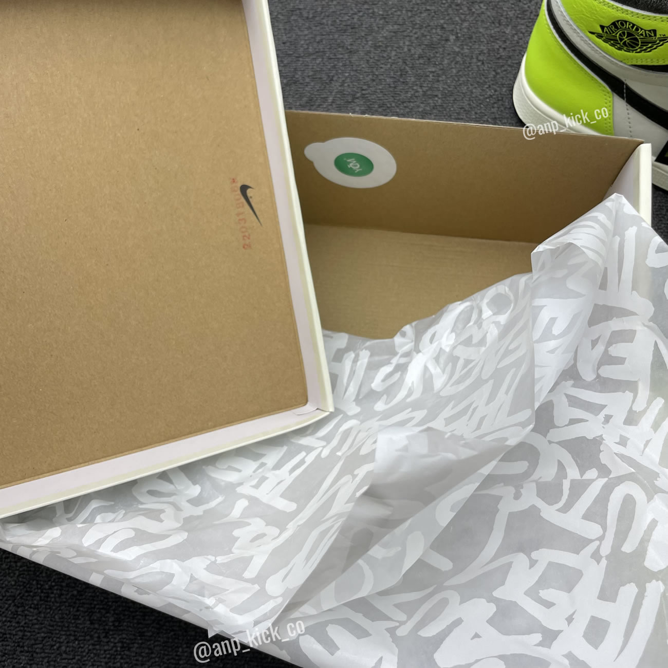 Air Jordan 1 Retro High Og Anpkick Volt Black Sail 555088 702 (9) - www.newkick.org