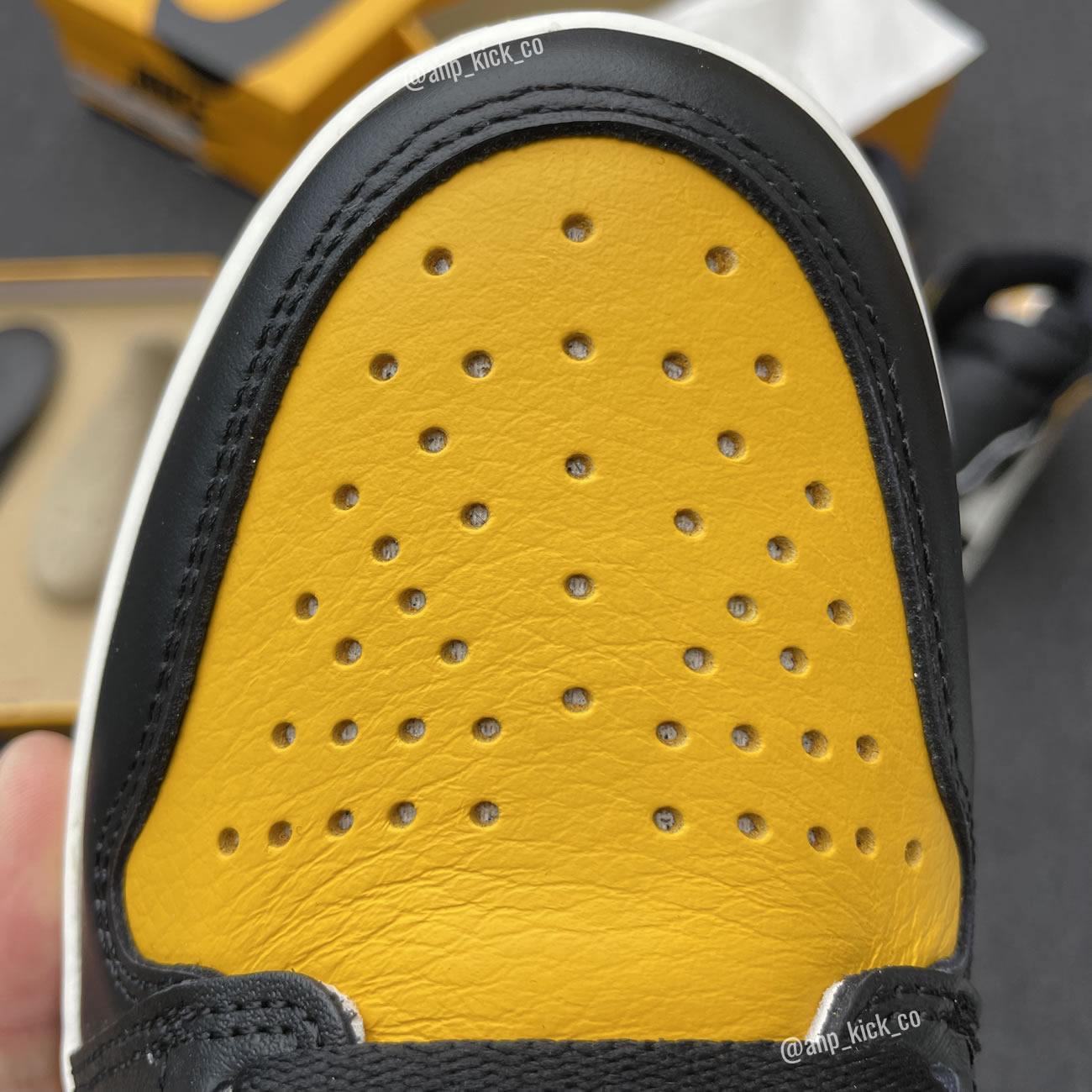 Air Jordan 1 Retro High Og Anpkick Yellow Toe 555088 711 (6) - www.newkick.org