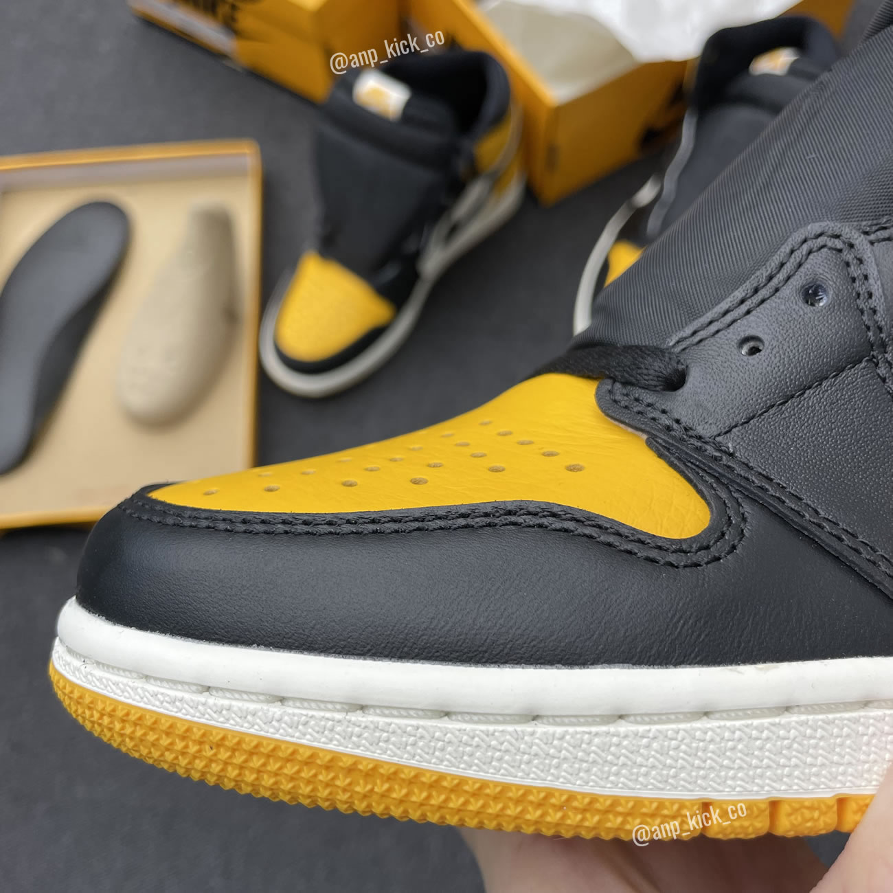 Air Jordan 1 Retro High Og Anpkick Yellow Toe 555088 711 (7) - www.newkick.org
