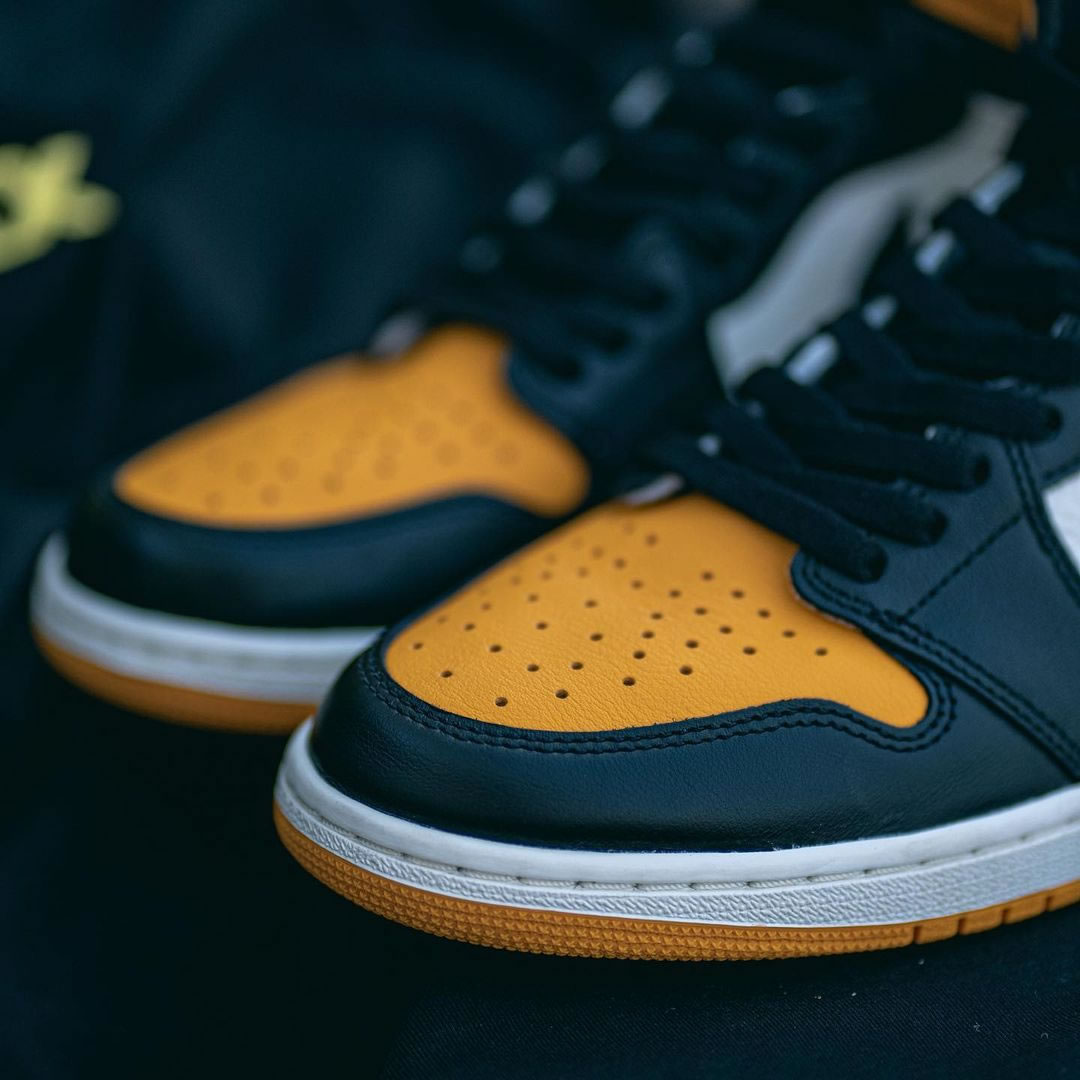 Air Jordan 1 Retro High Og Yellow Toe 555088 711 (9) - www.newkick.org