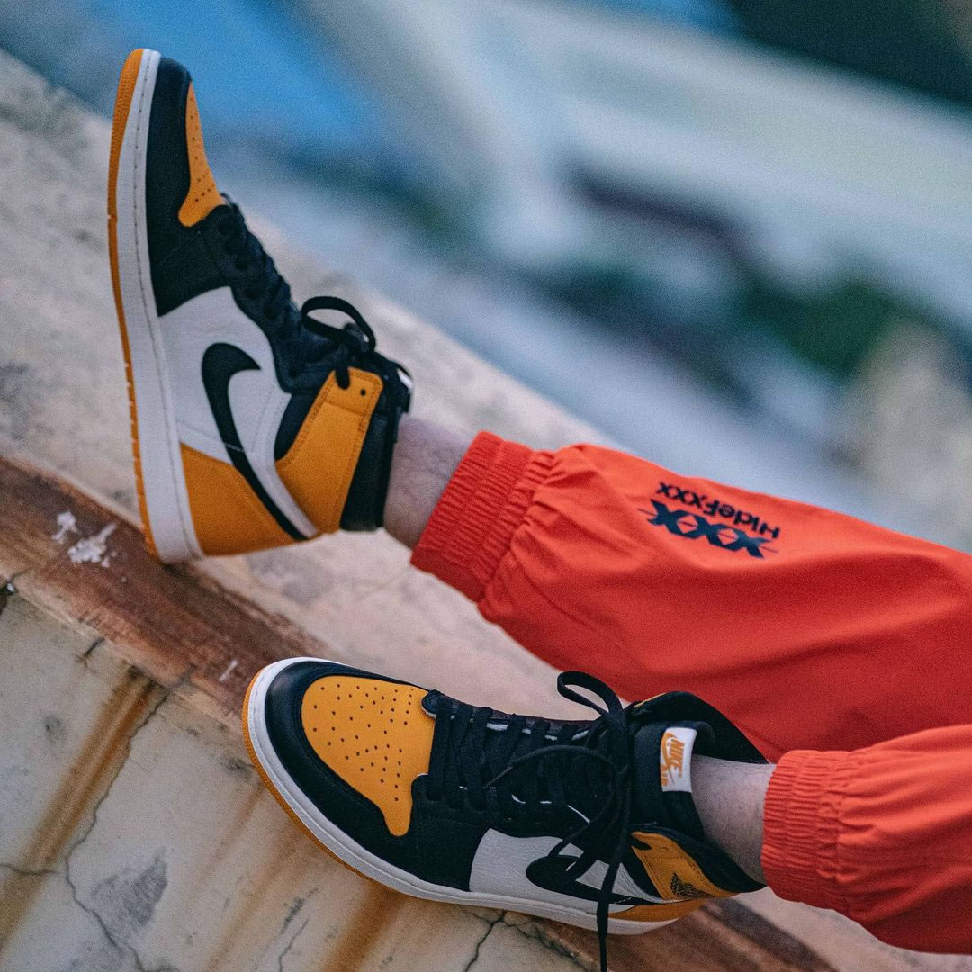 Air Jordan 1 Retro High Og Yellow Toe On Feet 555088 711 (14) - www.newkick.org