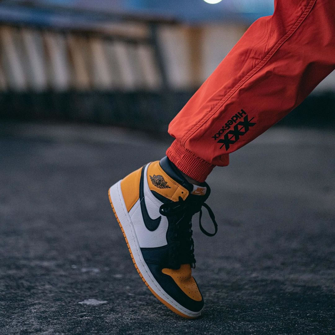 Air Jordan 1 Retro High Og Yellow Toe On Feet 555088 711 (15) - www.newkick.org