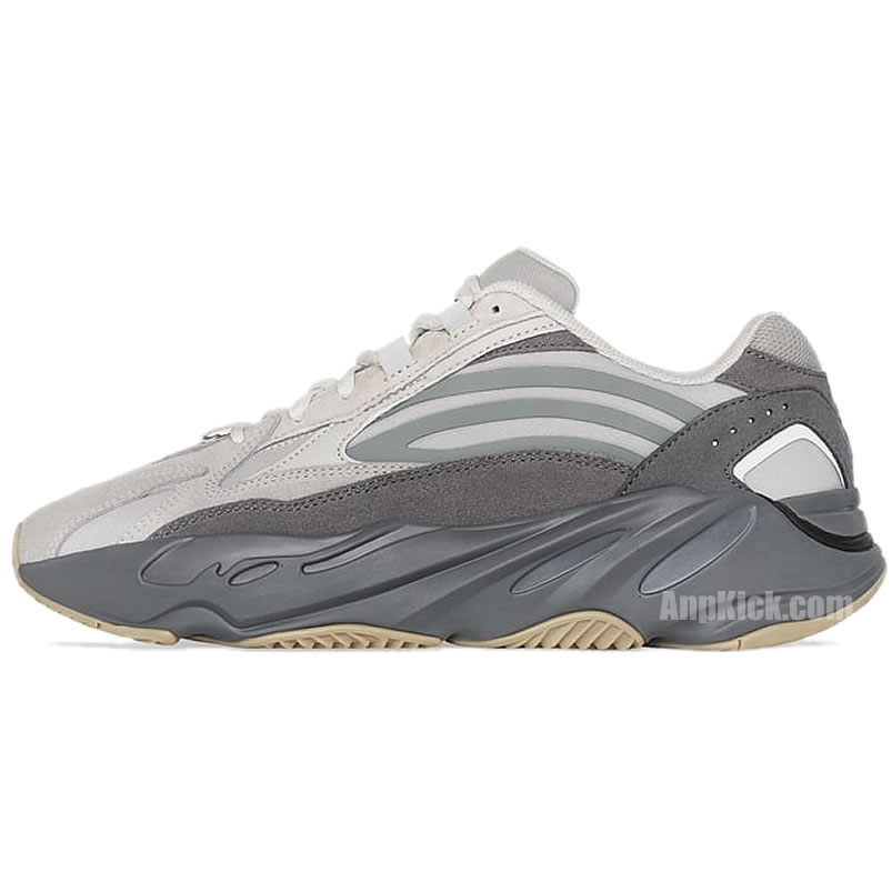 Adidas Yeezy Boost 700 V2 Tephra On Feet Outfit Style Fu7914 (1) - www.newkick.org Adidas Yeezy Boost 700 V2 Tephra On Feet Outfit Style Fu7914 (1) - www.newkick.org