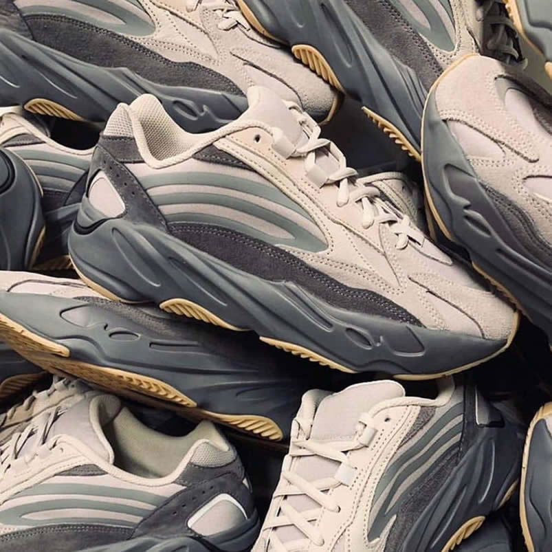 Adidas Yeezy Boost 700 V2 Tephra On Feet Outfit Style Fu7914 (7) - www.newkick.org Adidas Yeezy Boost 700 V2 Tephra On Feet Outfit Style Fu7914 (7) - www.newkick.org